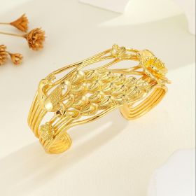 1pcs Vintage Luxury Carved Texture Gold Bracelet, Exquisite Peacock, Flower Patterned Bracelet (Color: Gold)
